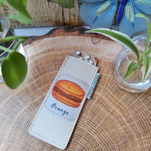 Estojo para comprimidos "Macaron" laranja, couro sintético creme, ideia de presente para mulheres