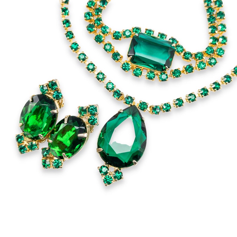 Vintage Regencycore jewelry