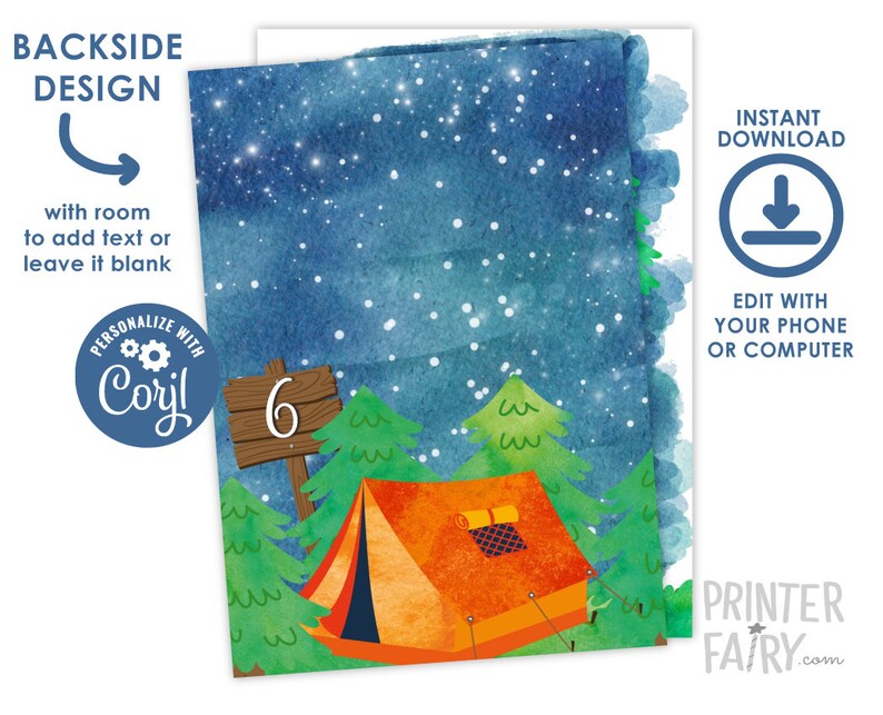 Op de afbeelding: Een printbare campingverjaardagsuitnodiging met een aquarel achtergrond van een sterrenhemel. De uitnodiging toont een tent, bomen en een bord met het nummer 6. De tekst "PERSONALISEER MET Coryl" staat op een blauwe cirkel met tandwielen.