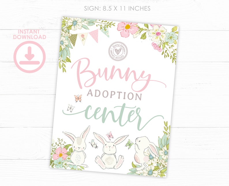 Peut inclure: Une affiche blanche avec le texte "Bunny Adoption Center" en rose et vert d'eau. L'affiche pr&eacute;sente des illustrations de trois lapins, des papillons et des motifs floraux. L'affiche mesure 21,6 x 27,9 cm.