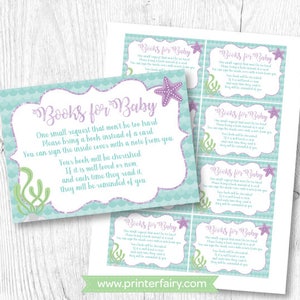 Op de afbeelding: Baby shower uitnodigingskaarten met een zeemeermint thema. De kaarten hebben een lichtblauwe achtergrond met een geschulpte rand, een paarse zeester en de tekst "Books for Baby". De kaarten zijn gedrukt op wit papier.