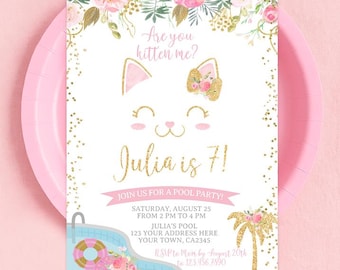 Inbjudan till poolparty med blommig kattunge – flickfödelsedag, redigerbar mall (nedladdning direkt)