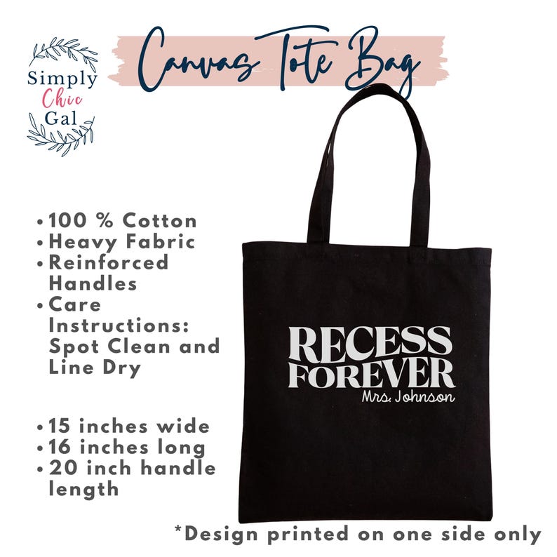 Puede incluir: Bolso tote de lona negro con texto blanco "RECESS FOREVER Mrs. Johnson". El bolso mide 38 cm de ancho, 41 cm de largo y tiene un asa de 51 cm. Fabricado en 100% algod&oacute;n con asas reforzadas. Dise&ntilde;o impreso en una cara.