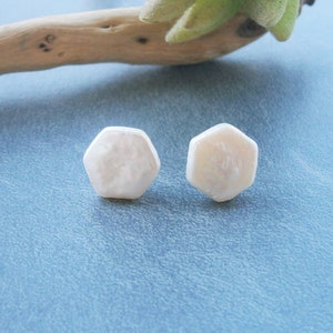 White pearl stud earrings silver 925, baroque cultured pearl earrings, mother of pearl hexagon, small pearl earrings