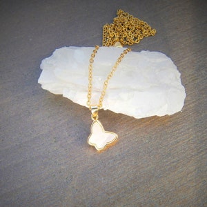 Necklace with white mother-of-pearl butterfly, gold-plated chain with butterfly pendant