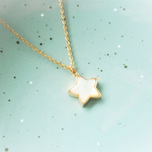 Necklace with white mother of pearl star pendant, gold-plated stainless steel chain