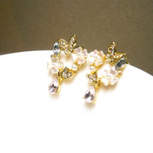 Earrings with white-pink shimmering flowers and crystal drop pendants, gold-plated silver 925 earrings image 3