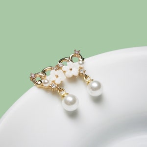 Earrings heart with white flowers, pearls and zirconia, gold-plated stud earrings image 1