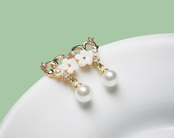 Earrings heart with white flowers, pearls and zirconia, gold-plated stud earrings