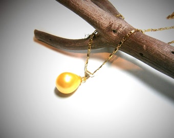 Gold-plated necklace with gold-yellow pearl pendant, pearl drop, pearl necklace