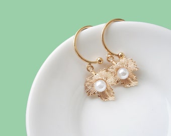 Golden hoop earrings with leaf pendant and white pearl, gold-plated pearl earrings, earrings with white pearls