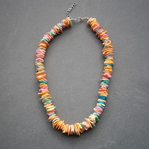 Muschel Halskette: kurze Splitterkette in apricot, hellblau, rosa, türkis, Choker Kette Pastell Farben