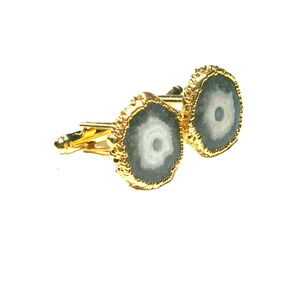 Vergoldete Manschettenknöpfe mit grauem Achat: Echte Edelstein Geode dunkelgrau beige, natürliche Druse