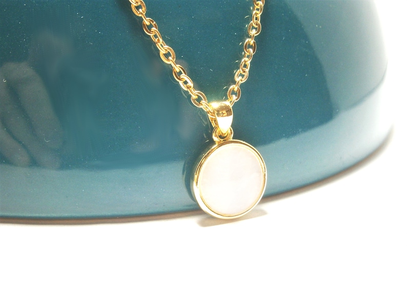 White mother of pearl necklace, gold plated chain, mother of pearl chain, round mother of pearl pendant image 2