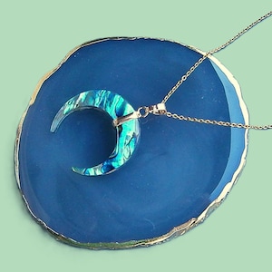 Necklace with crescent moon pendant made of abalone shell mother of pearl, gold-plated chain with moon pendant