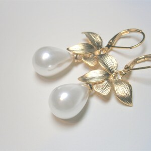 Golden earrings with white shell pearls and brushed flowers, gold-plated pearl earrings image 4