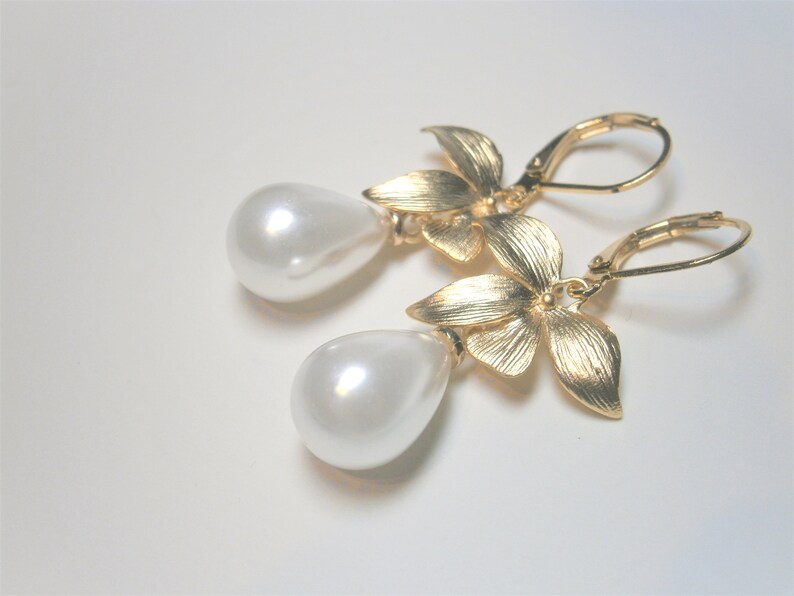 Golden earrings with white shell pearls and brushed flowers, gold-plated pearl earrings image 4