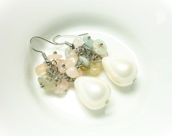 White pearl earrings with gemstones, shell core pearl earrings, natural stone chips, raw stones pastel