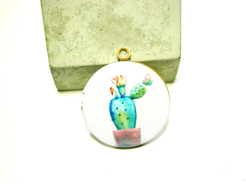 Chain necklace cactus pendant medallion