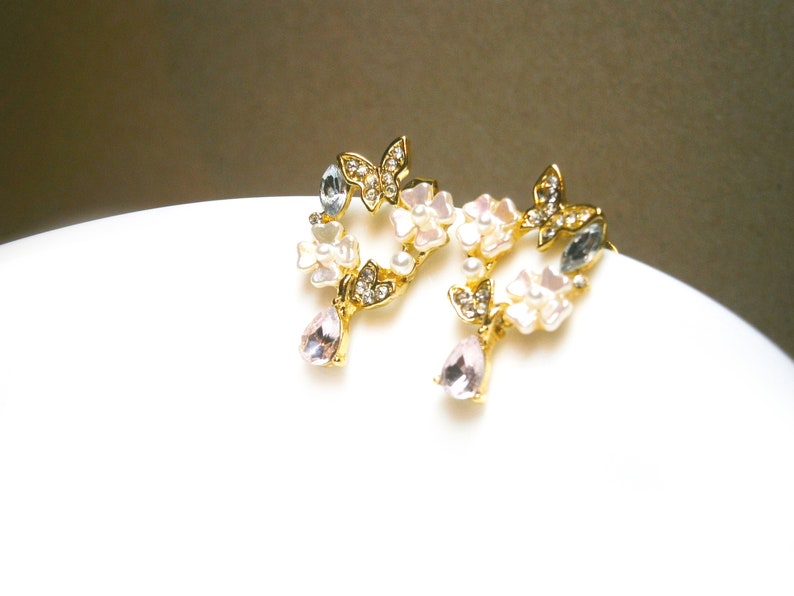 Earrings with white-pink shimmering flowers and crystal drop pendants, gold-plated silver 925 earrings image 3