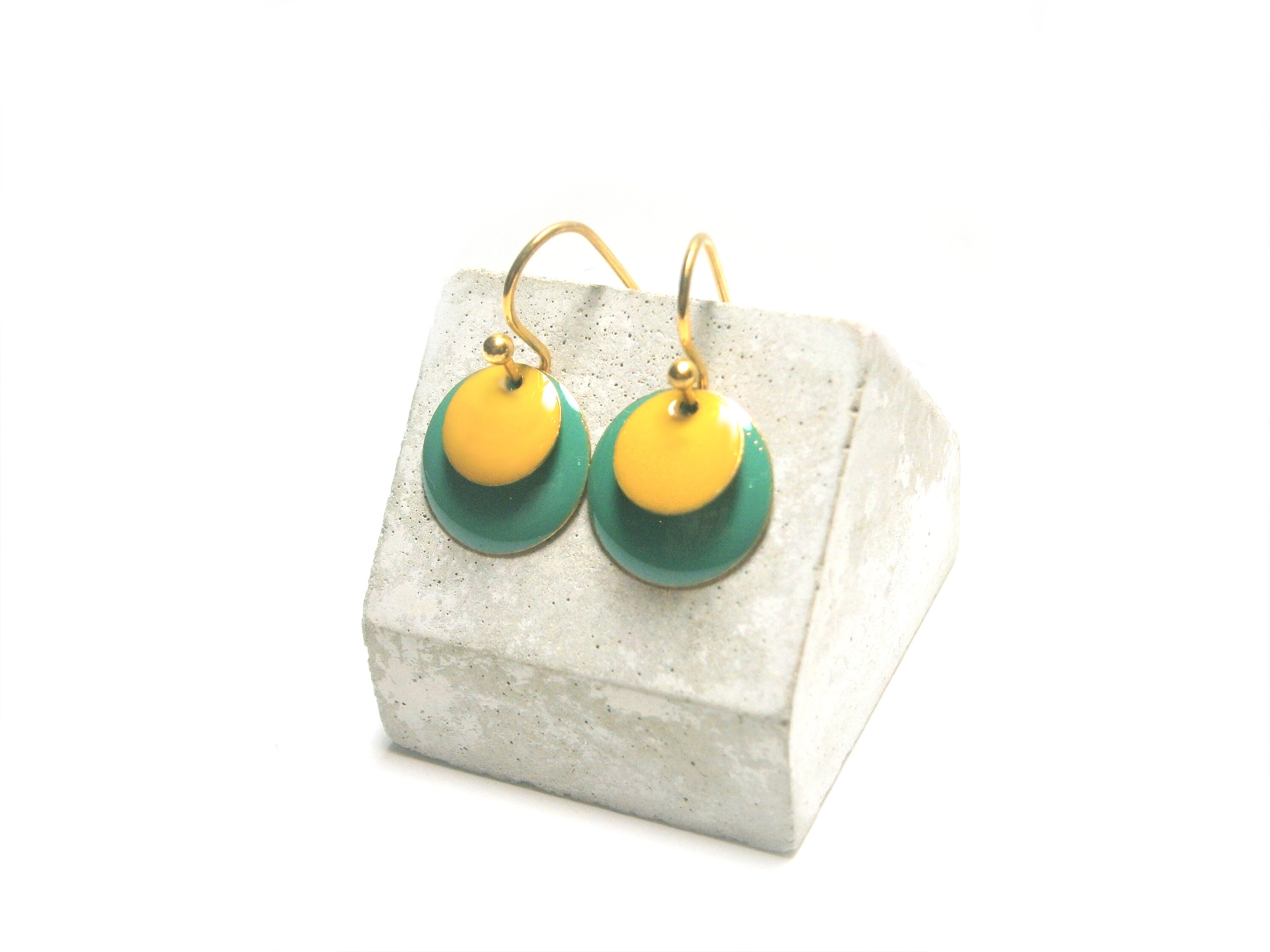 Emaillierte Ohrringe smaragd-grüne und gelbe Plättchen | Etsy