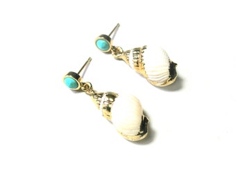 Gold-plated shell earrings with 925 silver studs and small turquoise stone