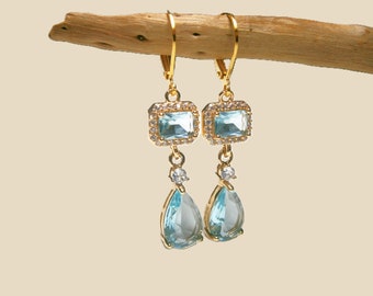 Boucles d'oreilles en cristal bleu aigue-marine, boucles d'oreilles plaquées or avec pierres en verre cristal bleu clair