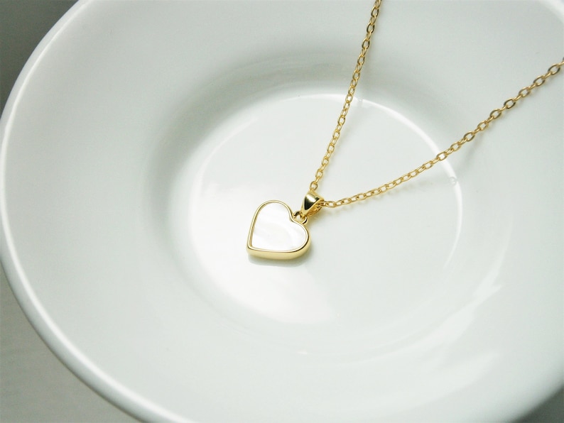 Perlmutt Herz Halskette Gold vergoldet, Kette mit weiß-goldenem Herzanhänger, Perlmuttkette Bild 2