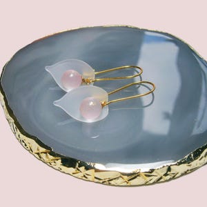 Earrings with white petals and pink glass beads: Gold-plated stainless steel drop earrings, hypoallergenic earrings