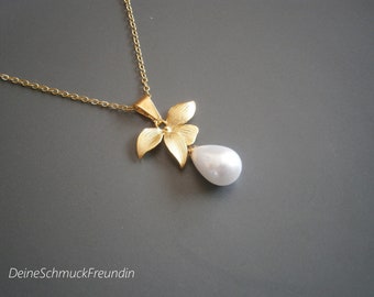 Vergoldete Halskette mit weißem Perlenanhänger und Orchideen Blüte, Perlenkette Gold vergoldet, weiße Perle