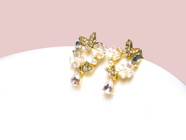 Earrings with white-pink shimmering flowers and crystal drop pendants, gold-plated silver 925 earrings image 1