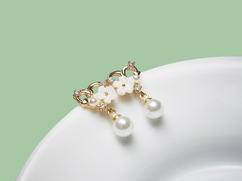 Earrings heart with white flowers, pearls and zirconia, gold-plated stud earrings image 1