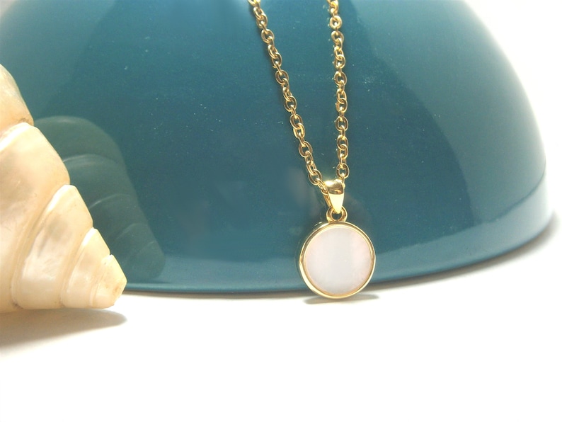 White mother of pearl necklace, gold plated chain, mother of pearl chain, round mother of pearl pendant image 1