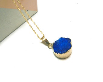 Blaue Achat Kristall Halskette, Kette gold vergoldet, Edelsteinkette, Echte Geode Druse, minimalistischer Naturstein Anhänger