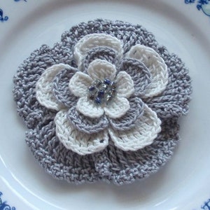 Larger Crochet Flower In 3.5 inches YH-024-03 image 3