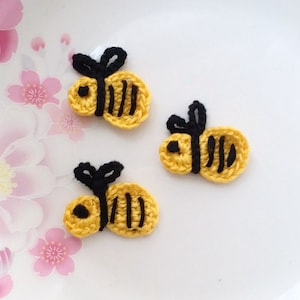 3 Crochet  Bees In Yellow Gold, Black YH - 103