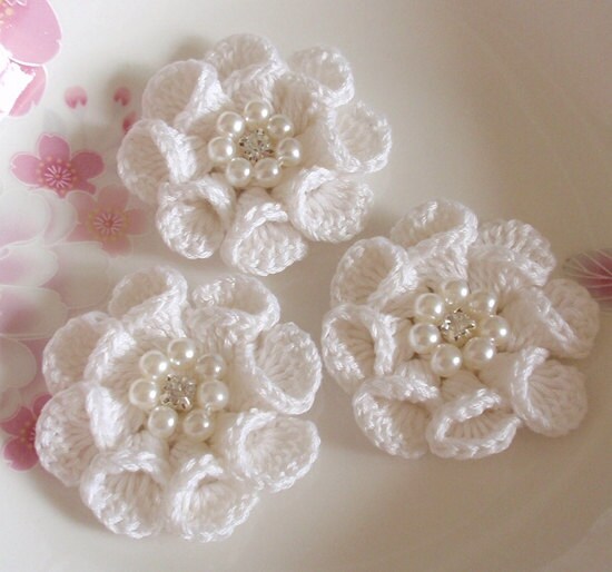 ★CARL YN★ Knit flower charm 3 colors J74341010 3 Crochet Flowers With Pearl and Rhinestone in 2 Inches YH