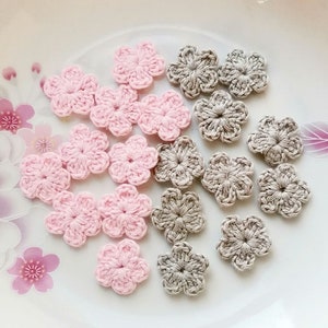 20 Mini Crochet  Flowers Applique in Lt pink, Lt gray YH-801-02
