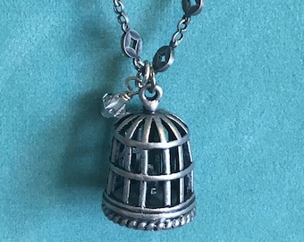 Collar con colgante de jaula de pájaros caprichoso - Único - Para amantes de las aves - Cadena color gris plomo con recorte de diamante - Disfraz - Cosplay - Fantasía - Regalo para ella