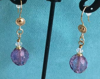 Pendientes colgantes morados/ Cristal checo pulido al fuego/ Pendientes colgantes morados de amatista transparente/ Regalo para ella