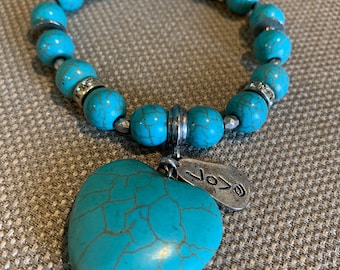 Pulsera de corazón con cuentas de moda - Bonitas cuentas de imitación de turquesa - Pulsera elástica - Regalo para ella - Pulsera de la amistad - Mediana/Grande - Talla única