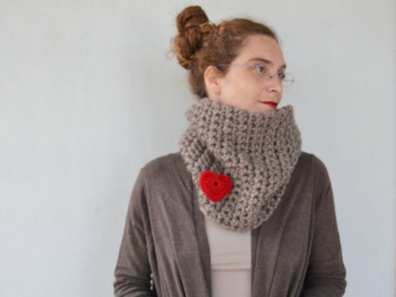 Crochet scarf cowl valentine circle scarf neutral chunky cowl crochet neckwarmer with red heart woolen scarf, handmade circle scarf image 2