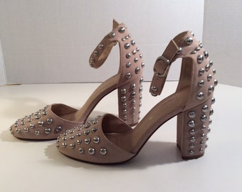 Chinese Laundry Chunky Heels, Ankle Strap Pink Suede Women’s Shoes with Silver Metal Embellishments Size 8.5 M