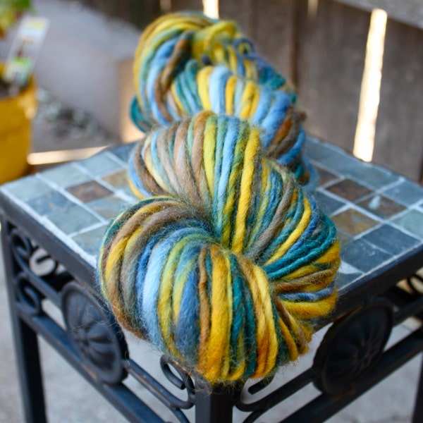 Hilada a mano hilados voluminosos, hilado hilados Corriedale, azul y amarillo, Corriedale 4.1 oz, 97 yardas