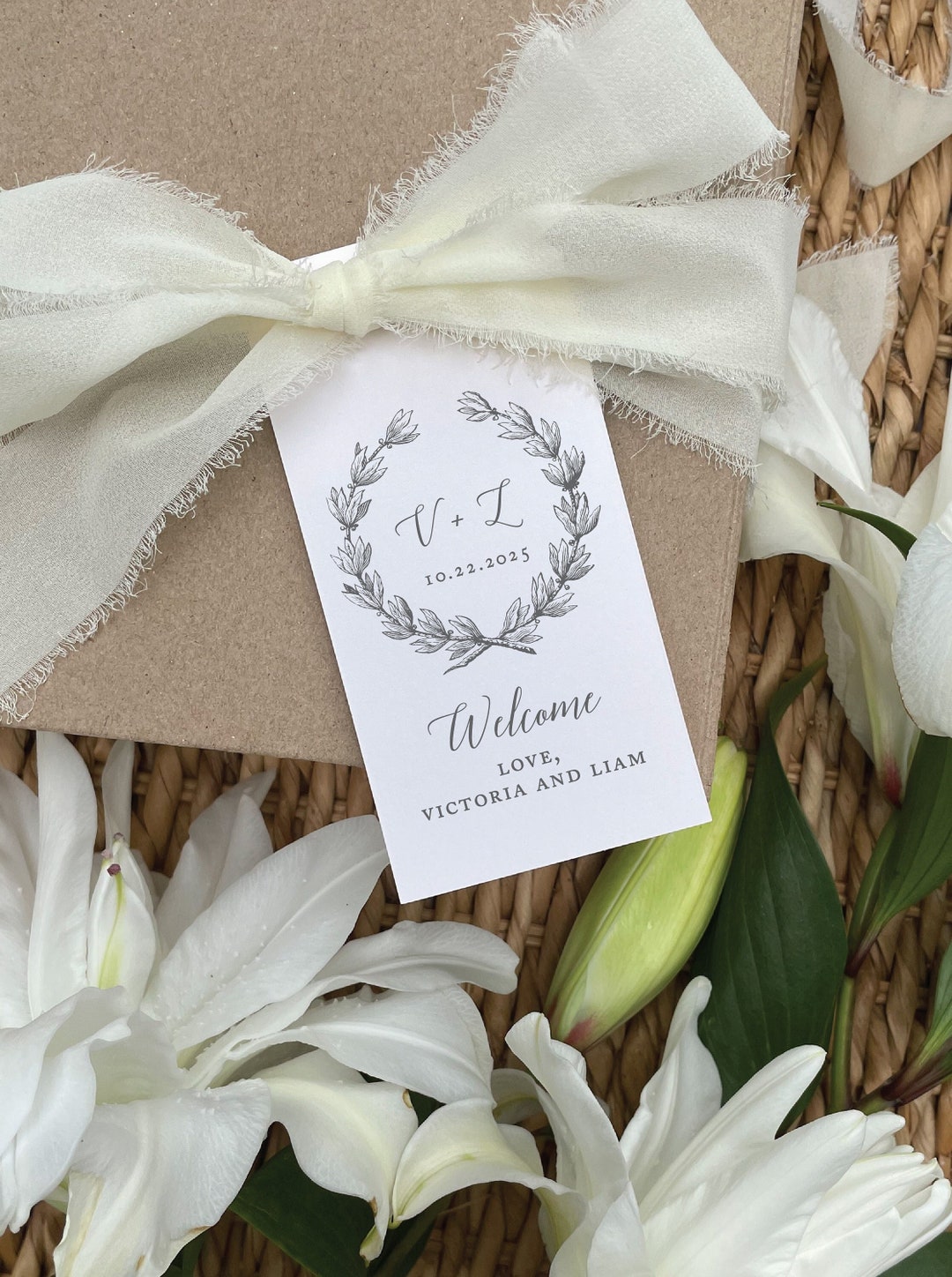 PRINTED Laurel Wreath Gift Tags, Vintageinspired Wedding Tags, Wreath