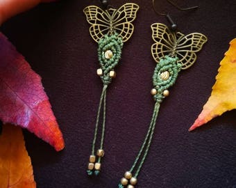 OUTLET. Green forest pixie elfic macrame earrings. Boho hippie macrame earrings. Handmade jewerly by Bella Marietta