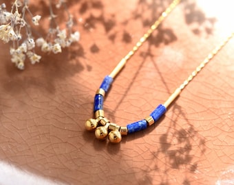 Delicate gemstones necklace (Agate or Lapis Lazuli)