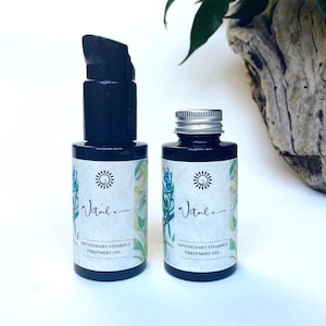 Gel-sérum à la vitamine C. Gel de soin antioxydant à la vitamine C et à l'acide hyaluronique. Soin de la peau très efficace contre les éruptions cutanées et les imperfections dues au soleil