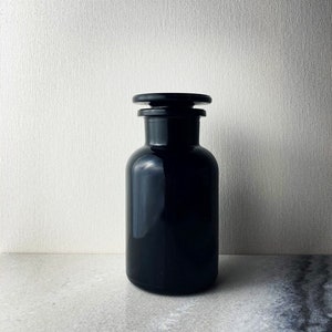 Miron Dark Violet Glass Apothecary Jar: UV Protection, 250ml