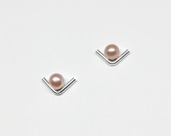 Pearl Stud + Silver Chevron Earrings. 2 in 1 Earrings in Silver + Freshwater Pearl. Tiny V Minimalist Earrings. Sterling Silver Pearl studs.